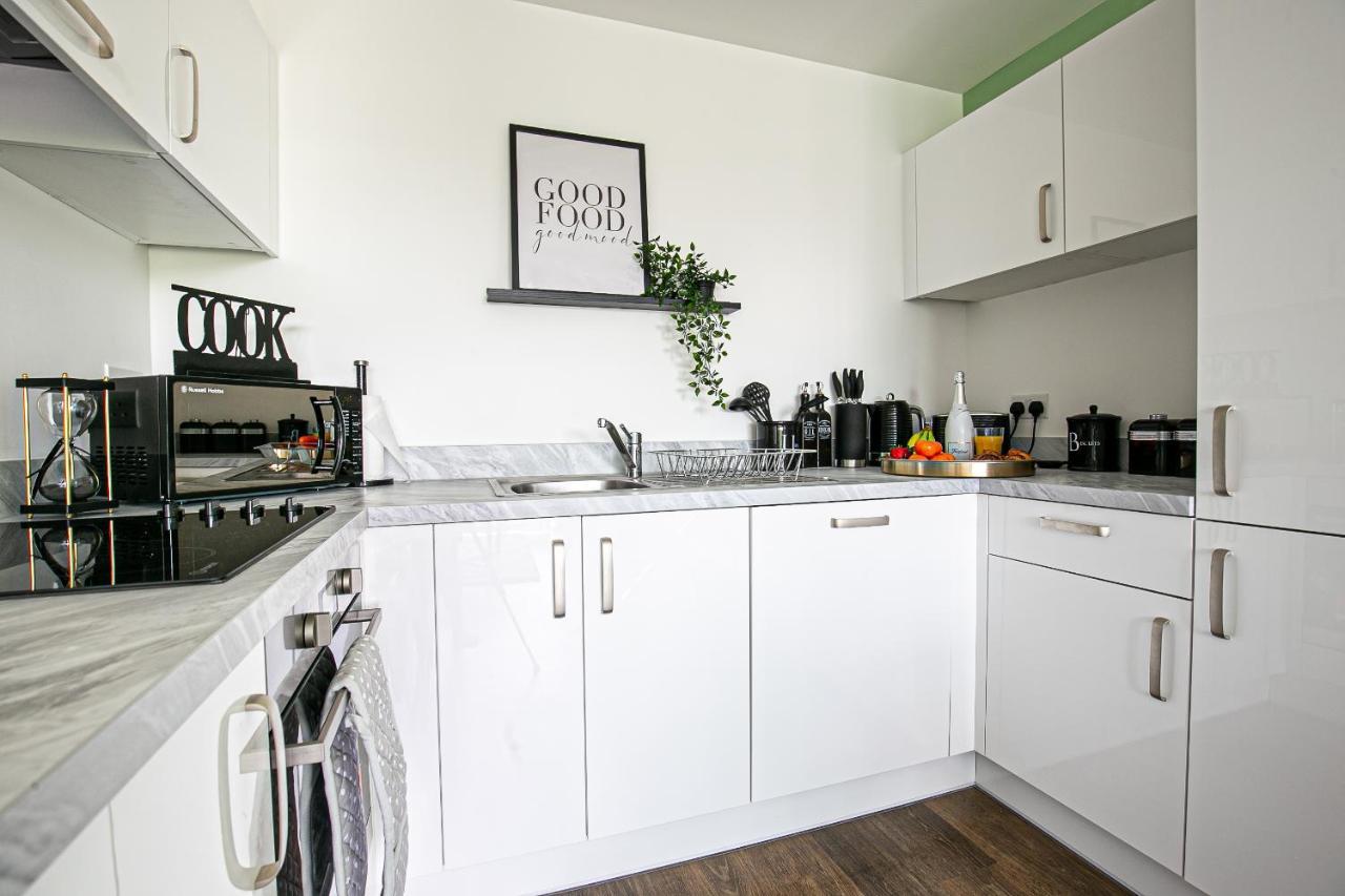 Penthouse Apartment - City Centre - Secure Parking, Balcony, Self-Check-In, Fast Wifi And Smart Tv With Netflix By Yoko Property Milton Keynes Exterior foto