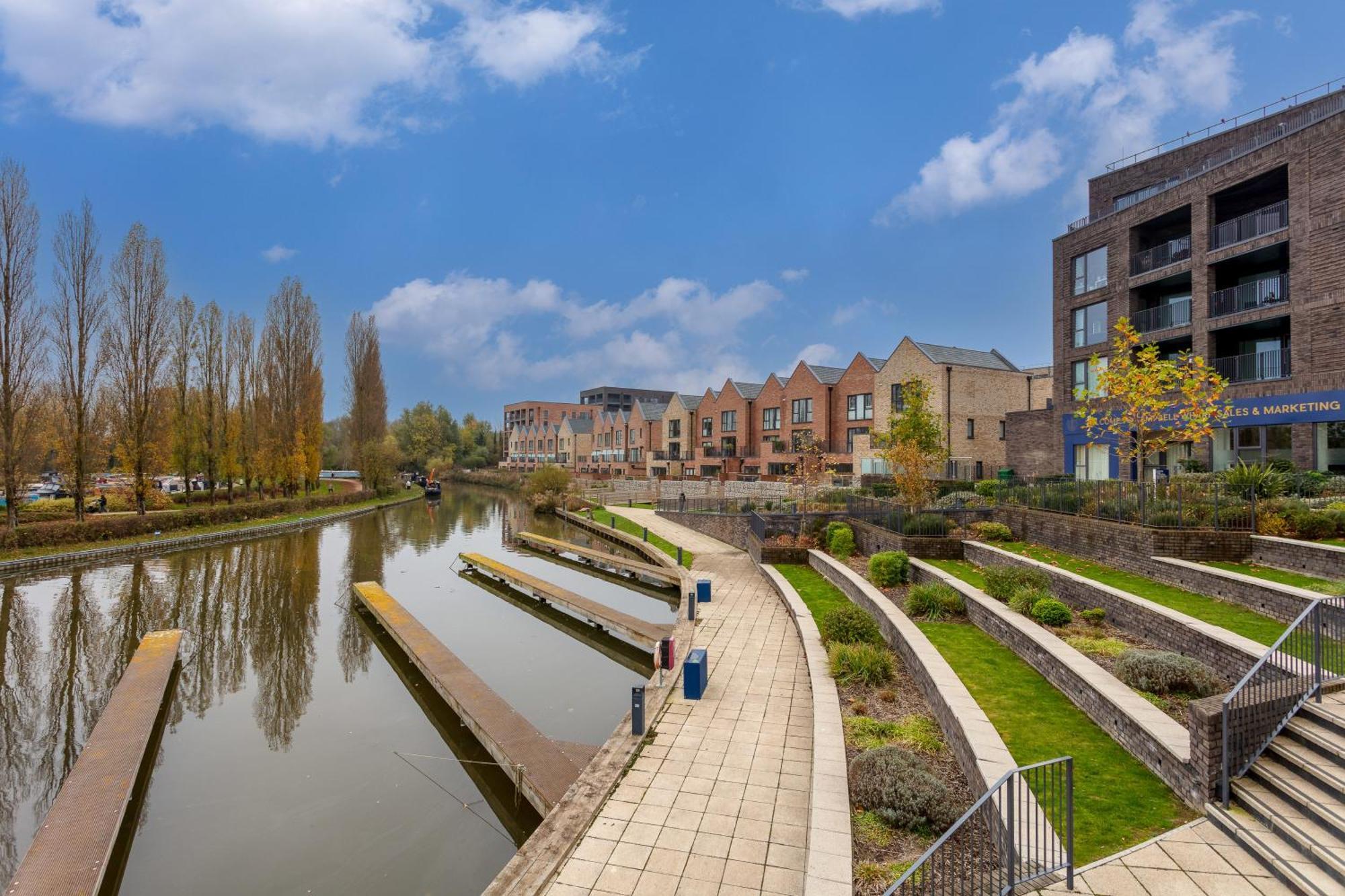 Penthouse Apartment - City Centre - Secure Parking, Balcony, Self-Check-In, Fast Wifi And Smart Tv With Netflix By Yoko Property Milton Keynes Exterior foto