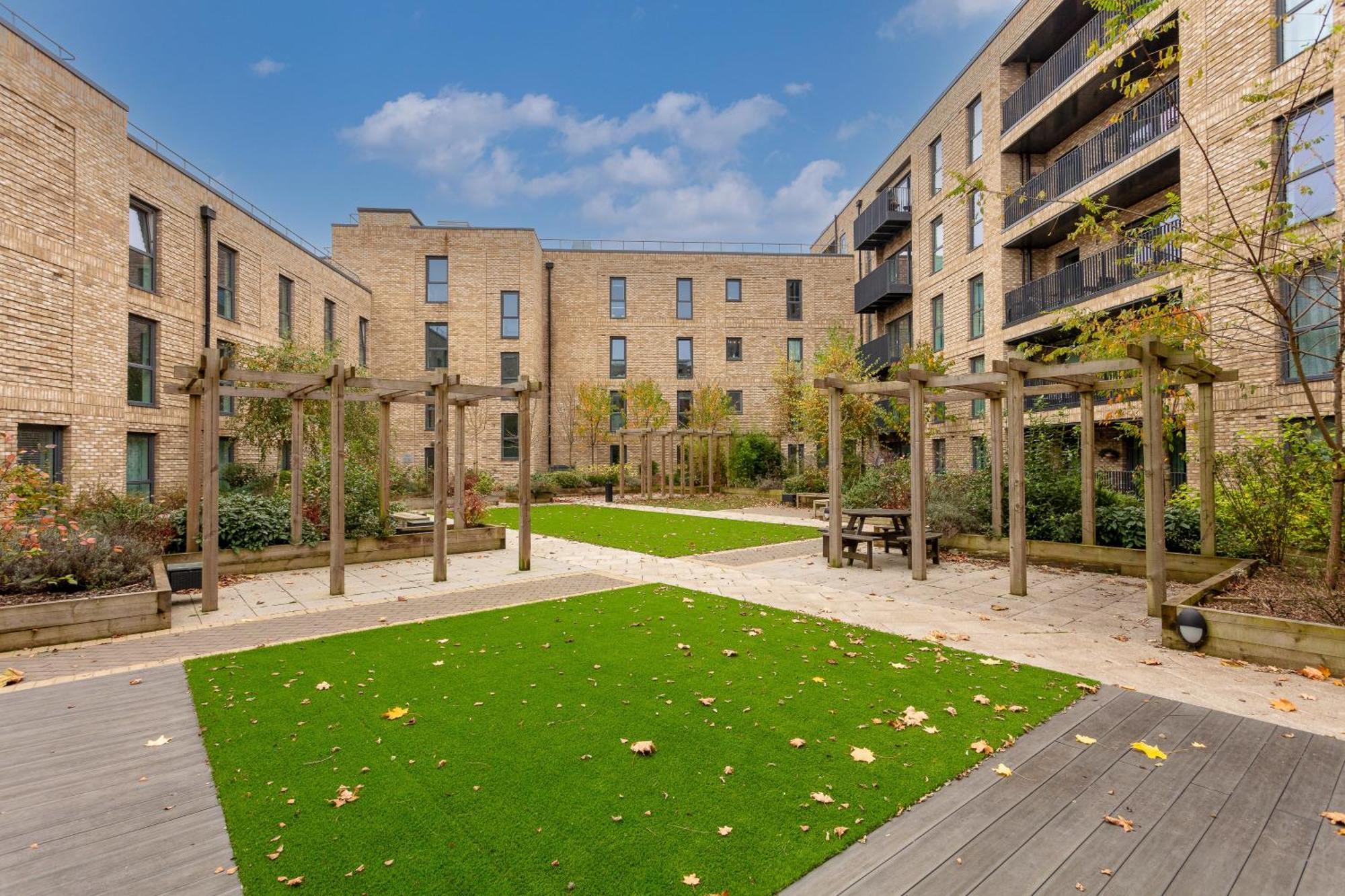 Penthouse Apartment - City Centre - Secure Parking, Balcony, Self-Check-In, Fast Wifi And Smart Tv With Netflix By Yoko Property Milton Keynes Exterior foto
