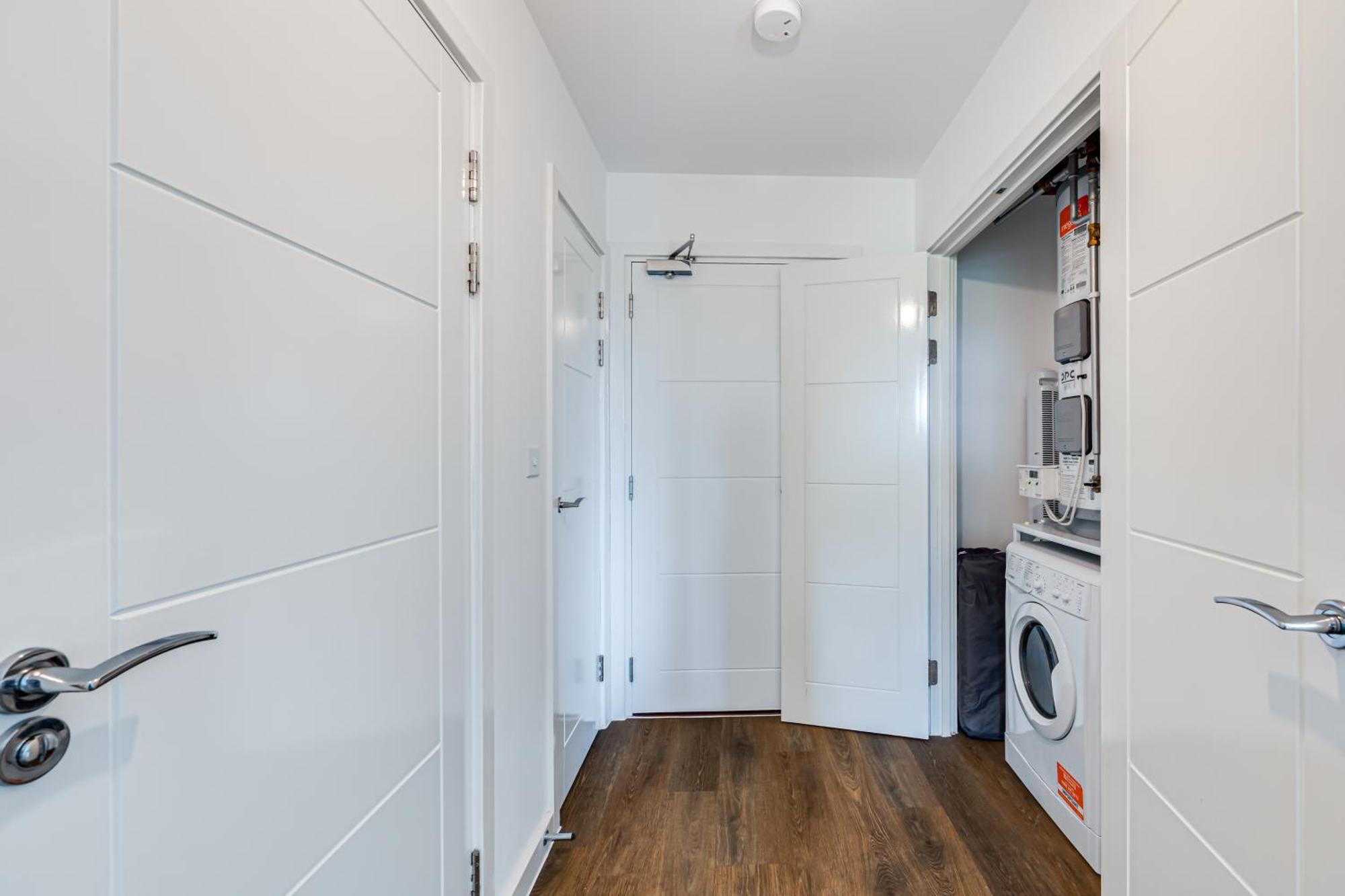 Penthouse Apartment - City Centre - Secure Parking, Balcony, Self-Check-In, Fast Wifi And Smart Tv With Netflix By Yoko Property Milton Keynes Exterior foto
