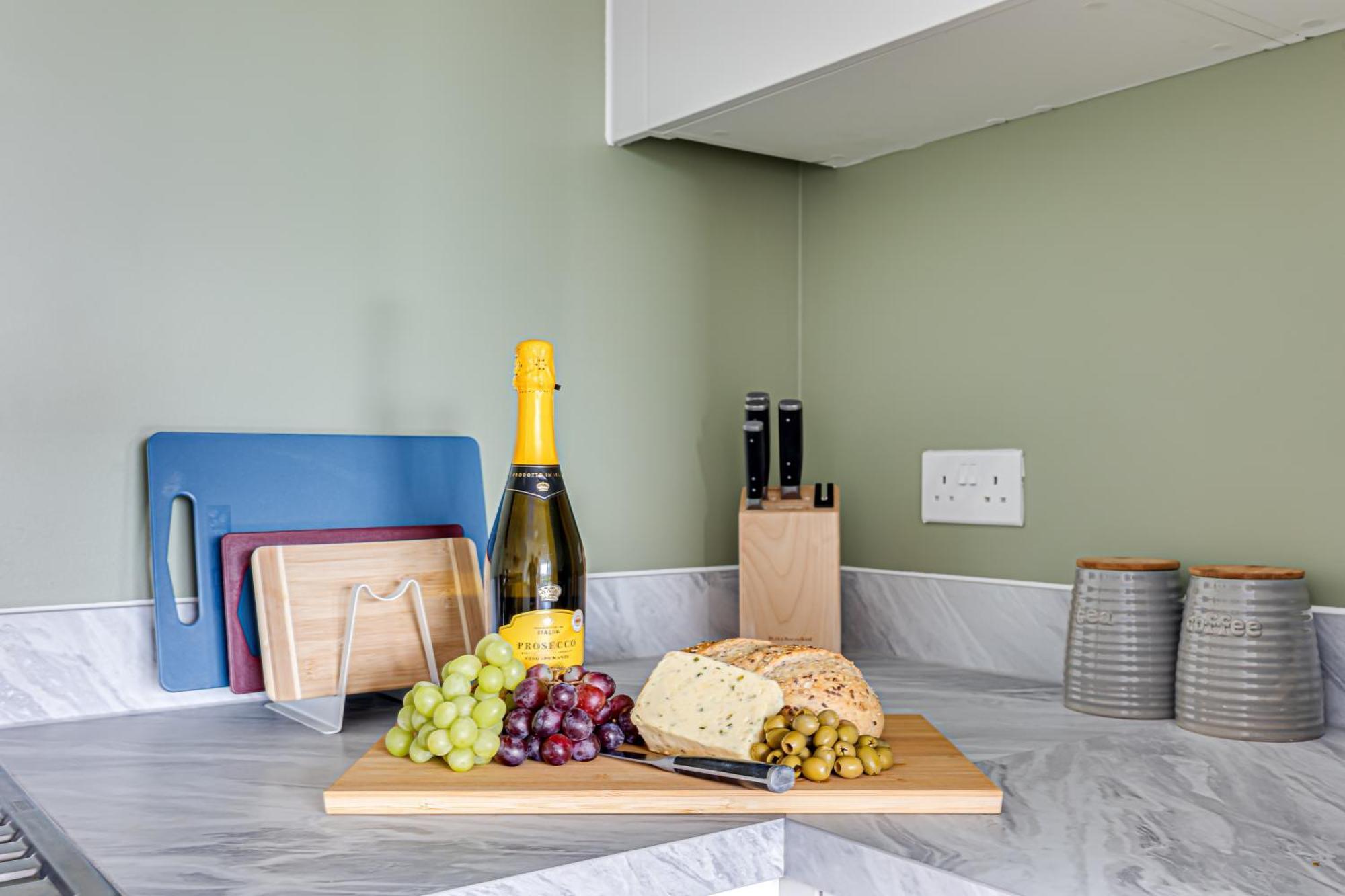Penthouse Apartment - City Centre - Secure Parking, Balcony, Self-Check-In, Fast Wifi And Smart Tv With Netflix By Yoko Property Milton Keynes Exterior foto