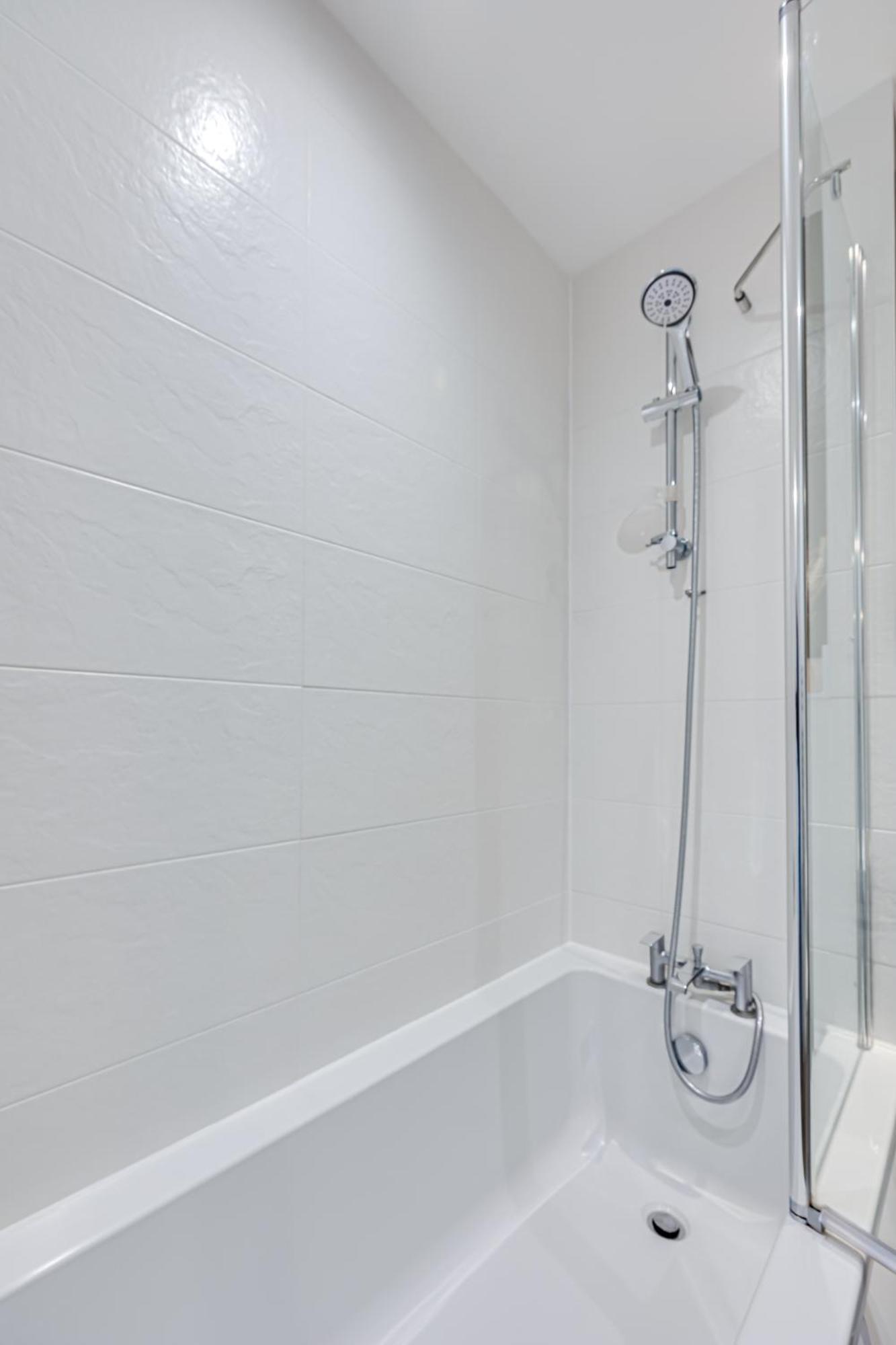Penthouse Apartment - City Centre - Secure Parking, Balcony, Self-Check-In, Fast Wifi And Smart Tv With Netflix By Yoko Property Milton Keynes Exterior foto